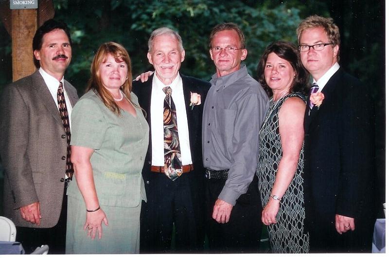 jimand5eldest.jpg - Jim and 5 eldest children. L to R  Jeff;  Sandy;  Jim;  Brad;  Robin;  Doug.
Picture taken at my Grand-daughter Rachel and Matthew's wedding reception, August 18, 2007.